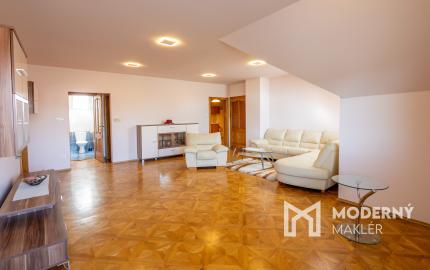 Na predaj dvojgeneračný rodinný dom s bazénom v Gabčíkove