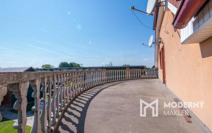 Na predaj dvojgeneračný rodinný dom s bazénom v Gabčíkove