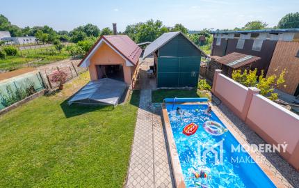 Na predaj dvojgeneračný rodinný dom s bazénom v Gabčíkove