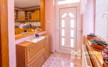 Na predaj dvojgeneračný rodinný dom s bazénom v Gabčíkove