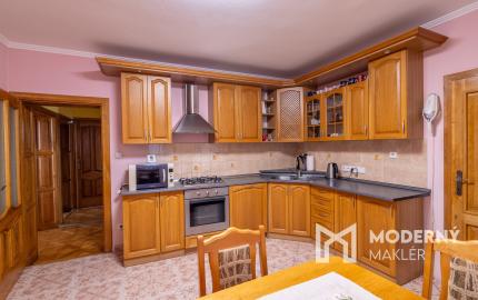 Na predaj dvojgeneračný rodinný dom s bazénom v Gabčíkove