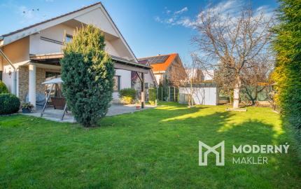 REZERVOVANÉ - Na predaj klimatizovaný 4-izbový rodinný dom s garážou a možnosťou prerobenia na 5-izbový v Senci