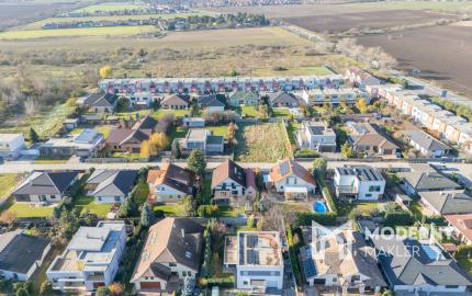 REZERVOVANÉ - Na predaj klimatizovaný 4-izbový rodinný dom s garážou a možnosťou prerobenia na 5-izbový v Senci