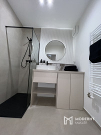 Na prenájom novostavba moderného, kompletne zariadeného 2izb bytu na Tramínovej ul. v Trenčíne.