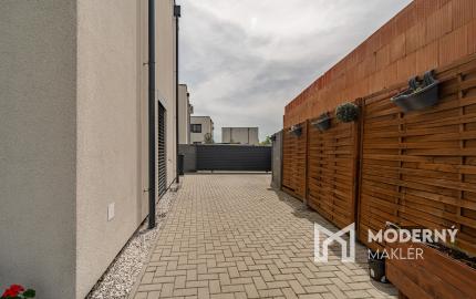 REZERVOVANÉ: Na predaj kompletne zariadený 5-izbový rodinný dom v Rovinke