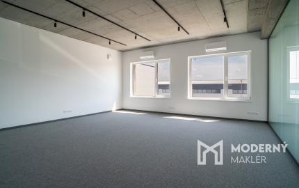 Na predaj 3-podlažná polyfunkcia na Zavarskej ulici v Trnave