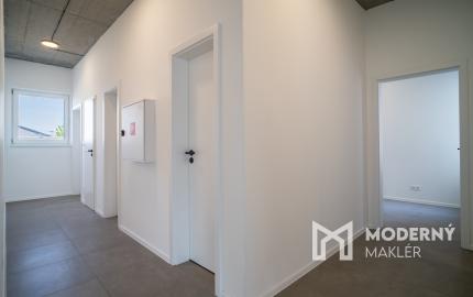 Na predaj 3-podlažná polyfunkcia na Zavarskej ulici v Trnave