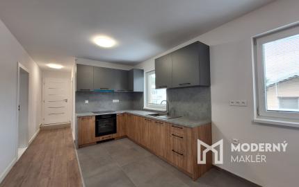 Na prenájom kompletne zrekonštruovaný 4-izbový byt v Tepličke nad Váhom