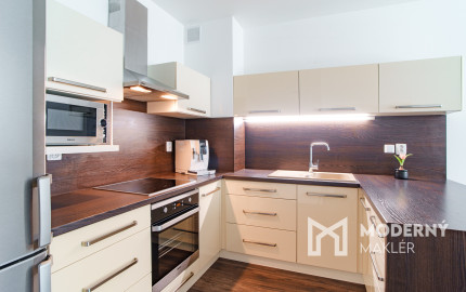 REZERVOVANÉ: Na predaj kompletne zariadený 2-izbový byt v centre Banskej Bystrice