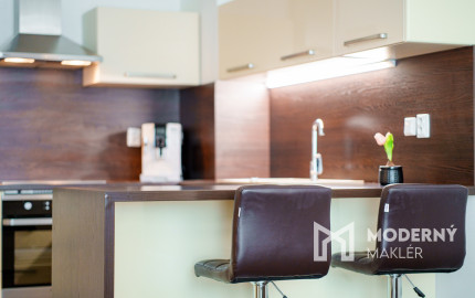 REZERVOVANÉ: Na predaj kompletne zariadený 2-izbový byt v centre Banskej Bystrice