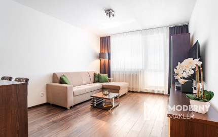 REZERVOVANÉ: Na predaj kompletne zariadený 2-izbový byt v centre Banskej Bystrice