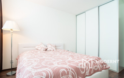 REZERVOVANÉ: Na predaj kompletne zariadený 2-izbový byt v centre Banskej Bystrice