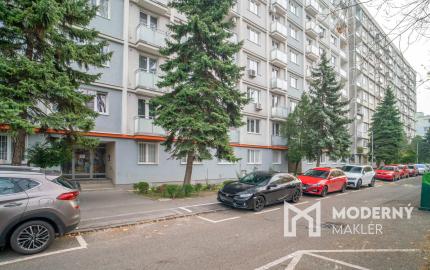 Na predaj 2-izbový byt s balkónom po kompletnej rekonštrukcii v Ružinove