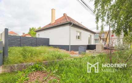 Na prenájom obchodný priestor v centre Šamorína s výbornou viditeľnosťou