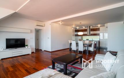 Na predaj priestranný 4-izbový byt pod hradom v centre Bratislavy