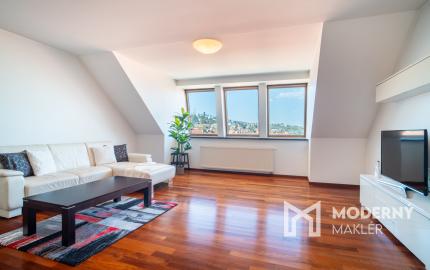 Na predaj priestranný 4-izbový byt pod hradom v centre Bratislavy