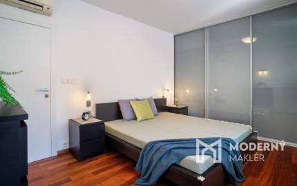 Na predaj priestranný 4-izbový byt pod hradom v centre Bratislavy