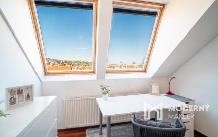 Na predaj priestranný 4-izbový byt pod hradom v centre Bratislavy