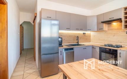 REZERVOVANÉ :Na prenájom veľkometrážny 2-izbový byt v Nitre