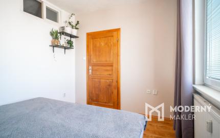 REZERVOVANÉ :Na prenájom veľkometrážny 2-izbový byt v Nitre