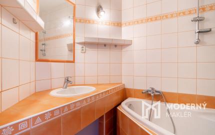 REZERVOVANÉ :Na prenájom veľkometrážny 2-izbový byt v Nitre