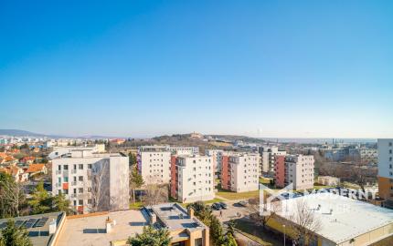 REZERVOVANÉ :Na prenájom veľkometrážny 2-izbový byt v Nitre