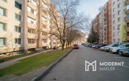 REZERVOVANÉ :Na prenájom veľkometrážny 2-izbový byt v Nitre