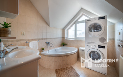 REZERVOVANÉ: Na predaj 4-izbový rodinný dom neďaleko centra Malaciek