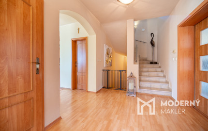 REZERVOVANÉ: Na predaj 4-izbový rodinný dom neďaleko centra Malaciek