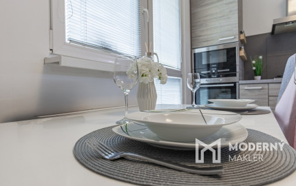 REZERVOVANÉ - Na predaj priestranný 4-izbový byt vo vyhľadávanej lokalite blízko centra Bratislavy