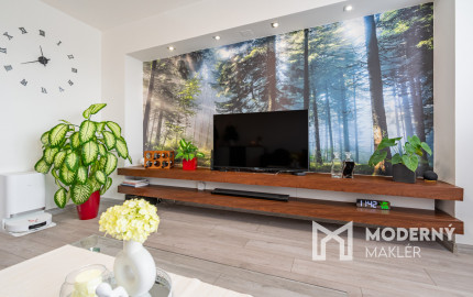 REZERVOVANÉ - Na predaj priestranný 4-izbový byt vo vyhľadávanej lokalite blízko centra Bratislavy