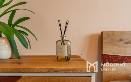 REZERVOVANÉ - Na predaj priestranný 4-izbový byt vo vyhľadávanej lokalite blízko centra Bratislavy