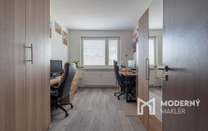 REZERVOVANÉ - Na predaj priestranný 4-izbový byt vo vyhľadávanej lokalite blízko centra Bratislavy