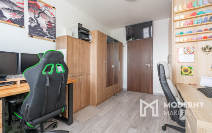 REZERVOVANÉ - Na predaj priestranný 4-izbový byt vo vyhľadávanej lokalite blízko centra Bratislavy