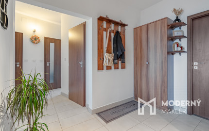 REZERVOVANÉ - Na predaj priestranný 4-izbový byt vo vyhľadávanej lokalite blízko centra Bratislavy