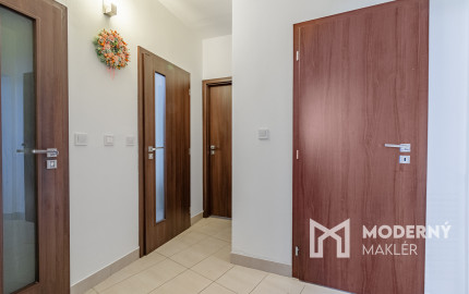 REZERVOVANÉ - Na predaj priestranný 4-izbový byt vo vyhľadávanej lokalite blízko centra Bratislavy