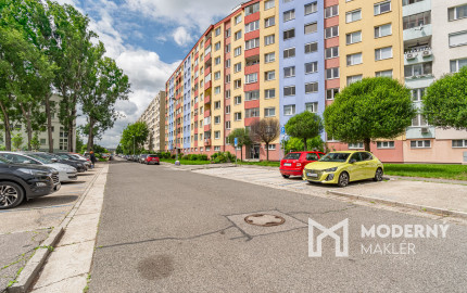 REZERVOVANÉ - Na predaj priestranný 4-izbový byt vo vyhľadávanej lokalite blízko centra Bratislavy