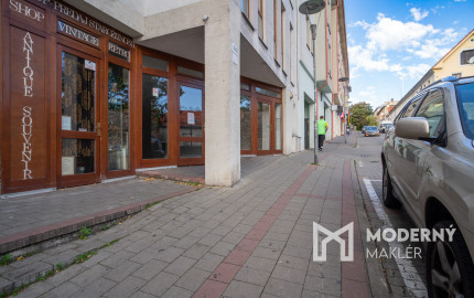 Na prenájom obchodný priestor na Zámockej ulici pod Bratislavským hradom
