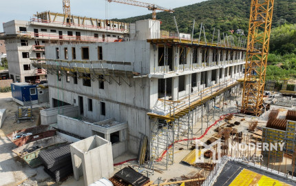 Na predaj 2-izbový investičný byt s predzáhradkou v Devínskej Novej Vsi