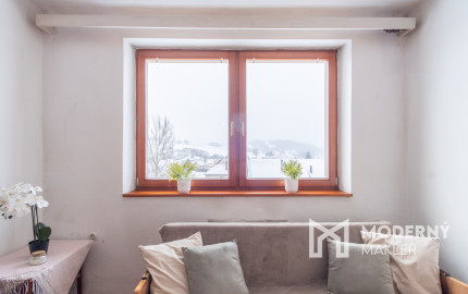 REZERVOVANÉ: Na predaj útulný 2-izbový byt v malebných Hybiach v pokojnej lokalite