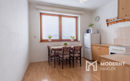 REZERVOVANÉ: Na predaj útulný 2-izbový byt v malebných Hybiach v pokojnej lokalite