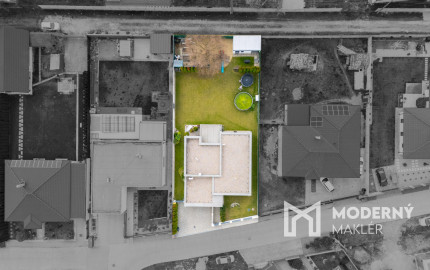 Na predaj priestranný 4-izbový rodinný dom s dvojgarážou v obci Báč