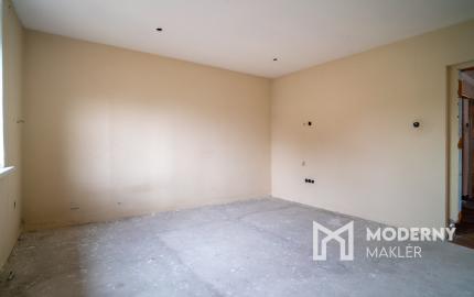 Na predaj pôvodný 3-izbový rodinný dom s potenciálom v Trenčíne, časť Zlatovce