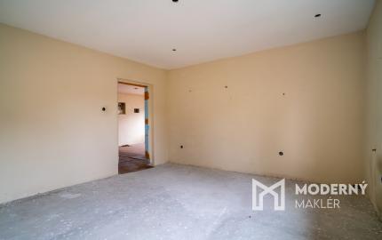 Na predaj pôvodný 3-izbový rodinný dom s potenciálom v Trenčíne, časť Zlatovce