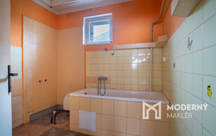 Na predaj pôvodný 3-izbový rodinný dom s potenciálom v Trenčíne, časť Zlatovce