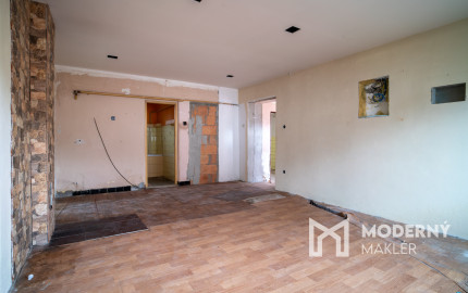 Na predaj pôvodný 3-izbový rodinný dom s potenciálom v Trenčíne, časť Zlatovce