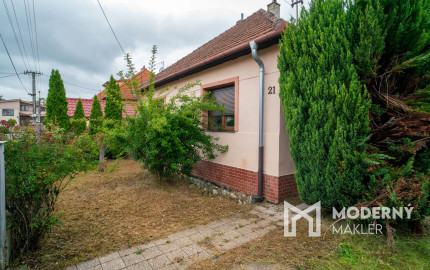 Na predaj starší rodinný dom s veľkým pozemkom v Trenčíne, časť Zlatovce