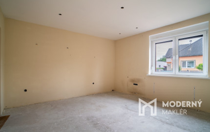 Na predaj starší rodinný dom s veľkým pozemkom v Trenčíne, časť Zlatovce