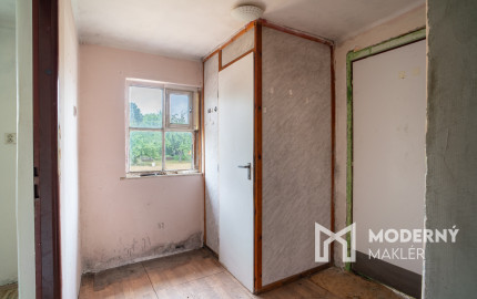 Na predaj starší rodinný dom s veľkým pozemkom v Trenčíne, časť Zlatovce