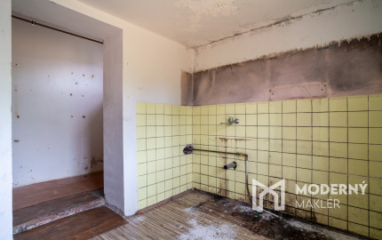 Na predaj starší rodinný dom s veľkým pozemkom v Trenčíne, časť Zlatovce